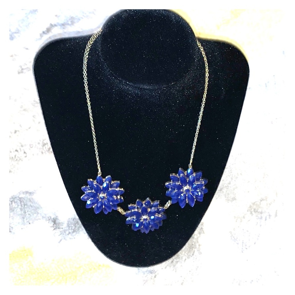 Statement piece necklace flaw free
